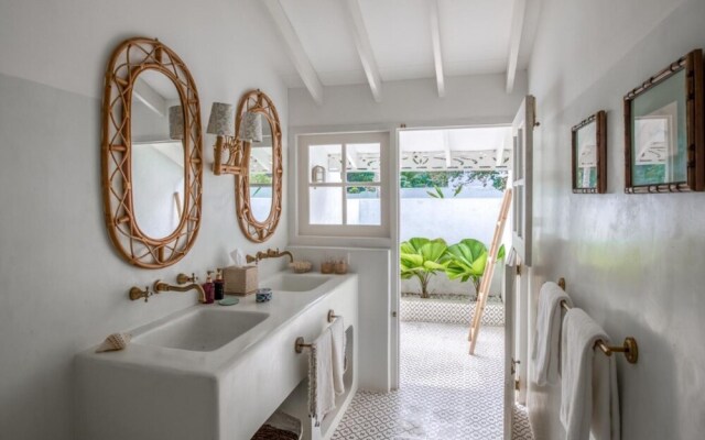 Breathtaking Villa In 02 Acres Of Tropical Walled-in Gardens