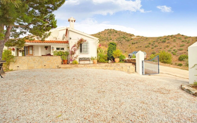 Serene Holiday Home in Sayalonga With Private Pool