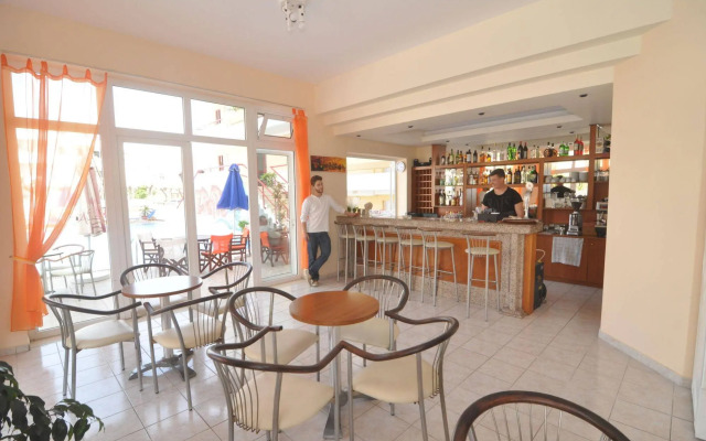 Erato Studios & Apartments