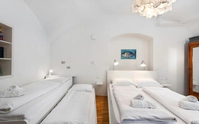 ROG Apartment with Furnished Courtyard