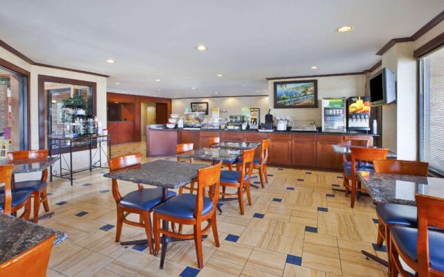 Quality Inn Marshall near I-69