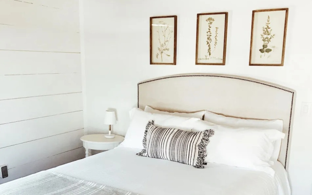 The Landing Hotel and Dining
