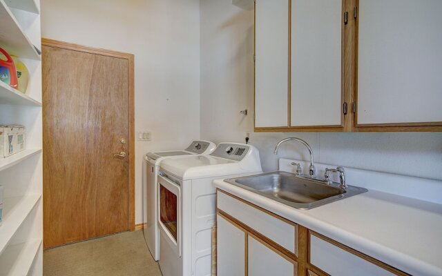 Evans Mountain Lodge