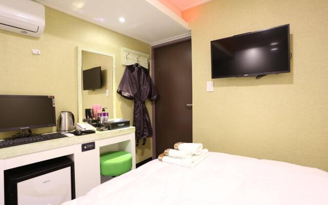 Top Hotel Myeongdong