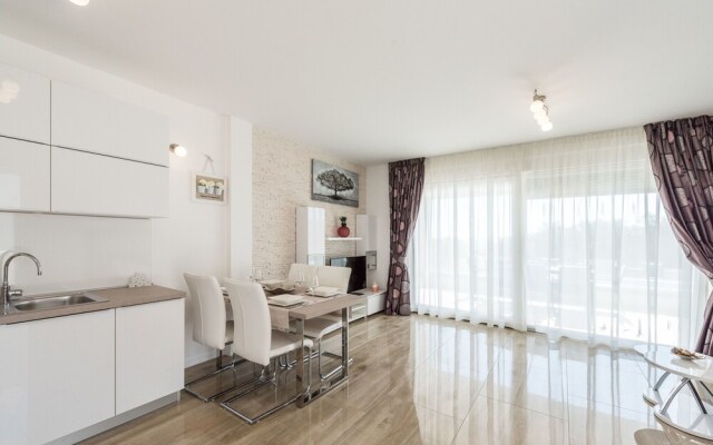 Apartments with Pool Villa Zora
