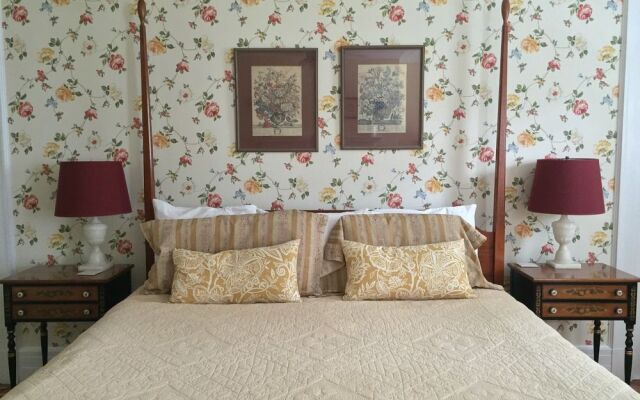 The Four Chimneys Inn