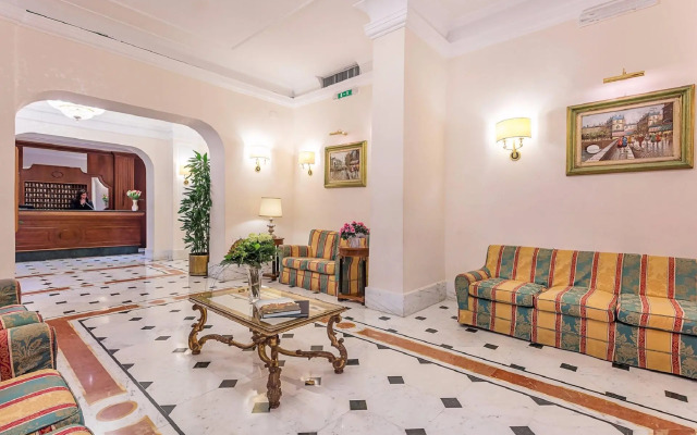 Raeli Hotel Lux