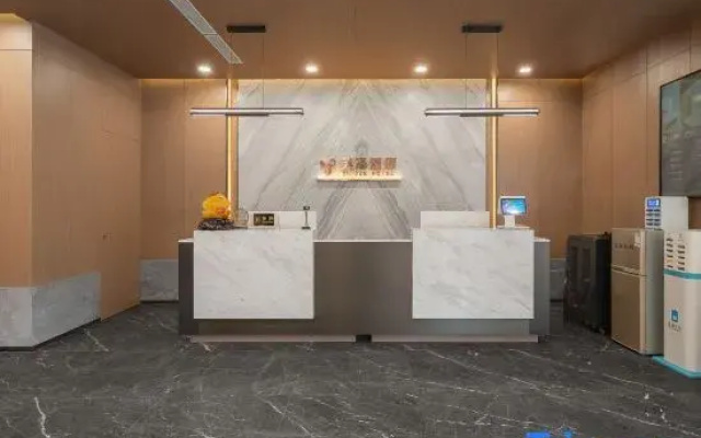 Yingze Hotel (Hohhot Hailiang Square Xinhua Square Subway Station Branch)