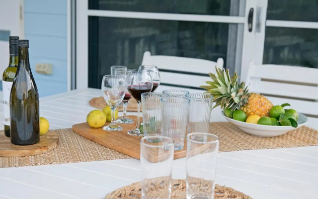 Middle Rock Beach House - Beach Front, Lake Cathie