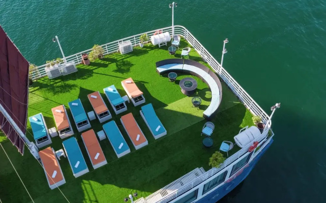 Verdure Lotus Classic Cruise on Lan Ha Bay