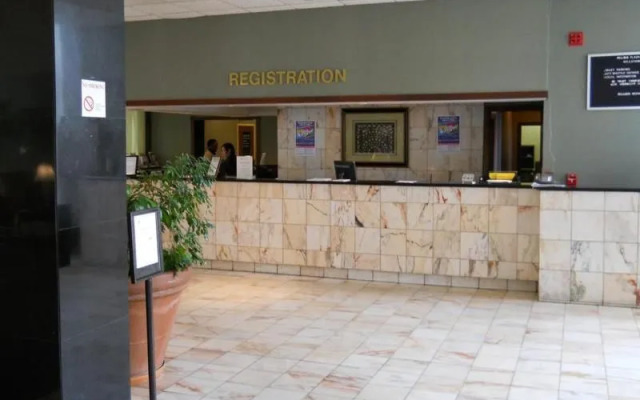 Pullman Plaza Hotel