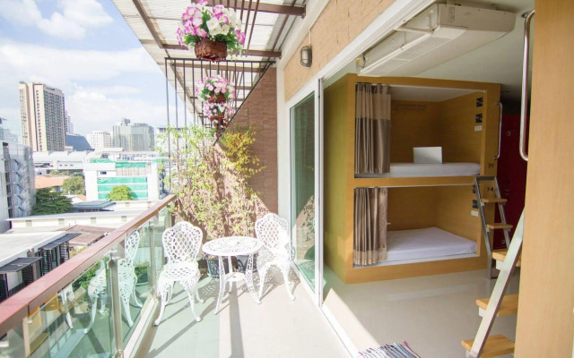 D Box Hostel