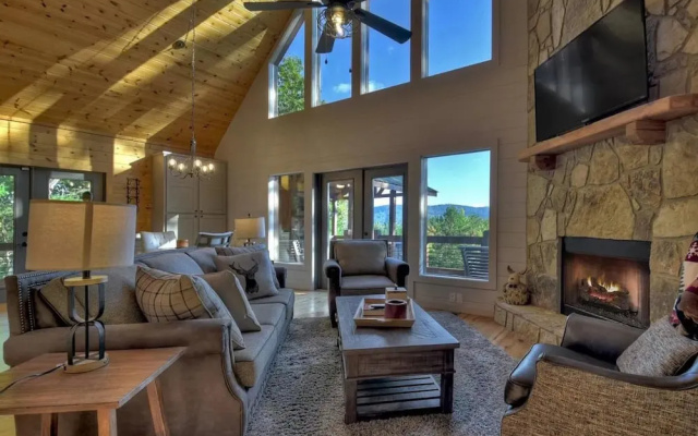 Chalet Blue Ridge in Blue Ridge