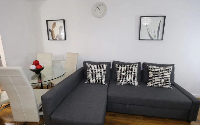 2 bed Riverview Bridge House Apartment