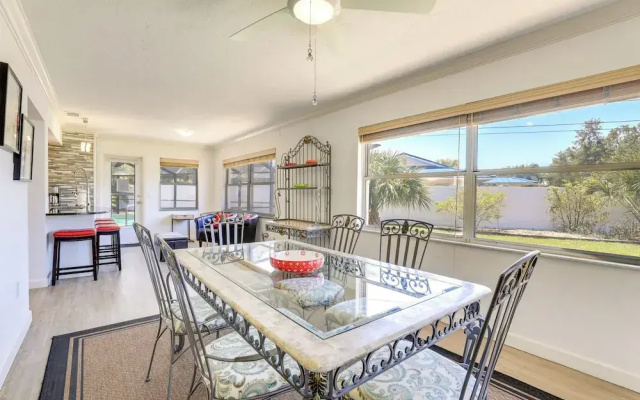 Sarasota House w/ Private Pool - 4 Mi to Beach!