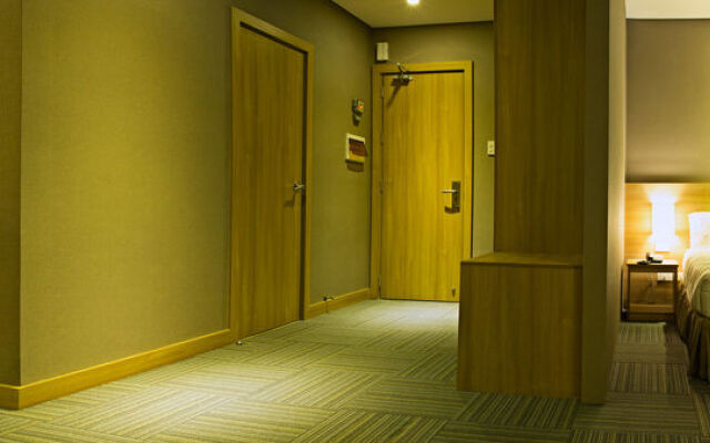 Madison 101 Hotel & Tower