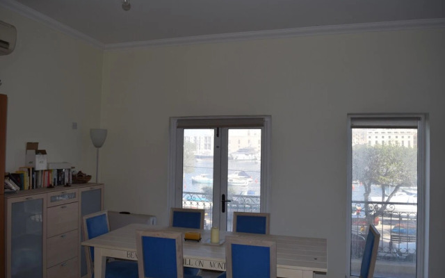 Senglea Seafront Apartment