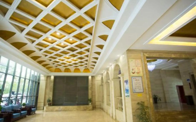 Yaqi Business Hotel (Hefei High-speed Rail South Station North Square)