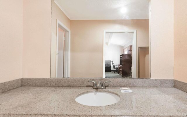 OYO Hotel Lake Charles LA I-10