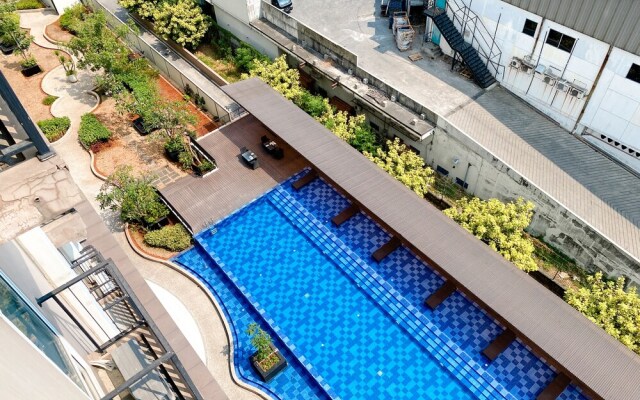 Homey And Compact Studio At Azalea Suites Apartment