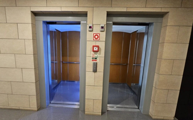 Rocha Prime Center Garage Flat