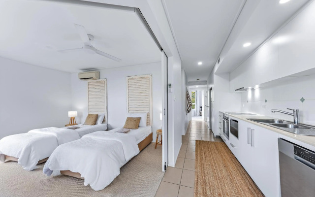 Three B Airlie 2 bedroom unit Seaviews & Pool