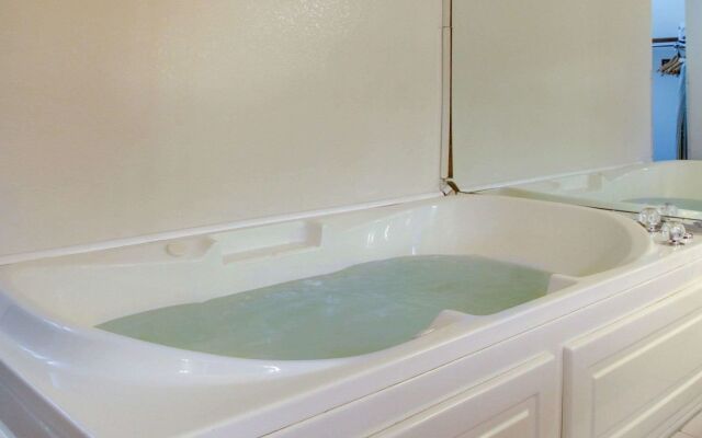 Quality Inn & Suites Clinton - Jackson West