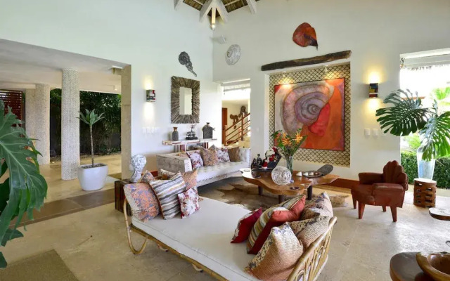 Ocean View 5-bedroom Fully Staffed Tropical Villa