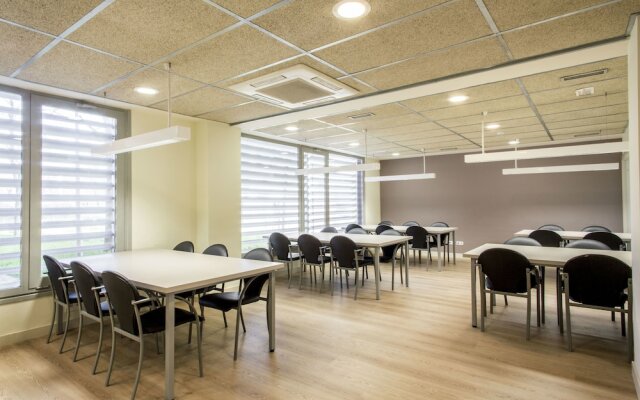 Albergue Residencia Universitaria Resa Los Abedules - Campus Accomodation