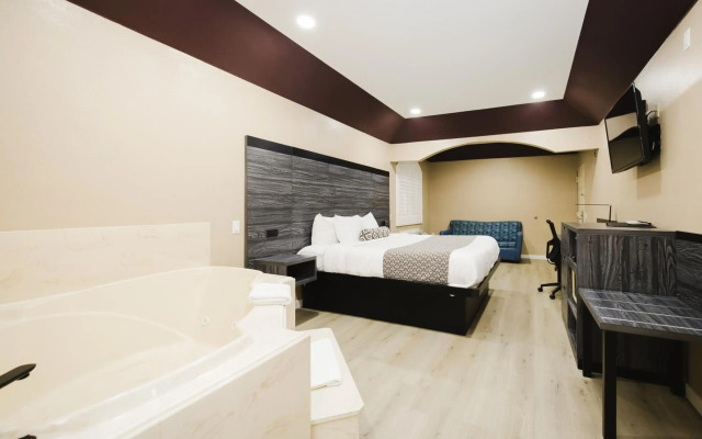 Sapphire Inn & Suites