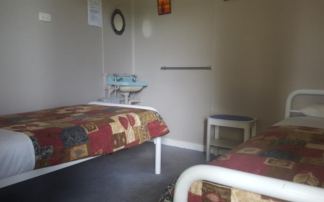 Tingle All Over Budget Accommodation – Guest Rooms – Walpole