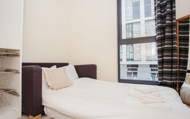 Modern 2 Bed Apartment Close to Canary Wharf