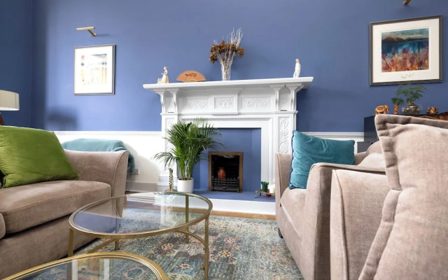 Spacious 2-Bedroom Ground Floor Flat