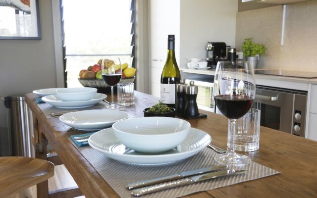 Lilies on Lovedale Estate - Heated Pool and Spa