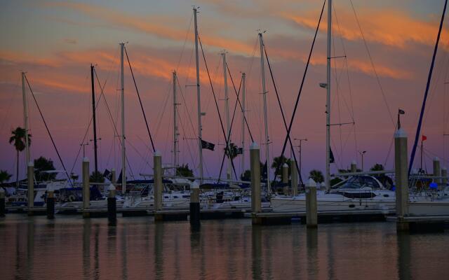 Holiday Inn Corpus Christi Downtown Marina, an IHG Hotel