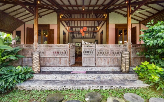 Traditionally Furnished Villa In Bali
