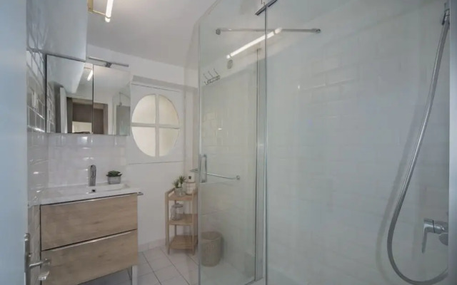 Classy Bourgeois Chic 2 Bedroom Apt in Le Marais