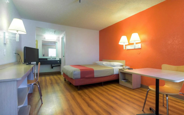 Motel 6 Santa Ana, CA