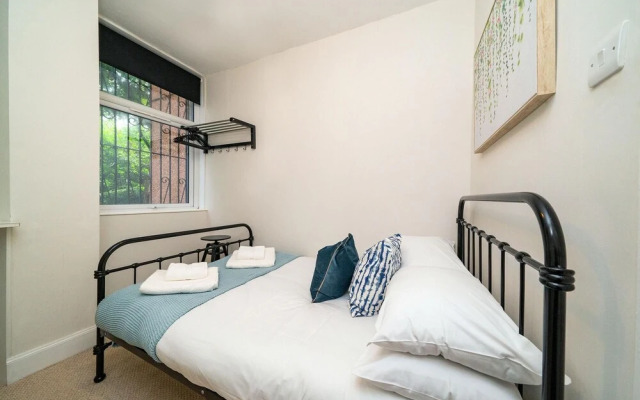 The Jam - Cunningly Good Cunningham Street Apartment