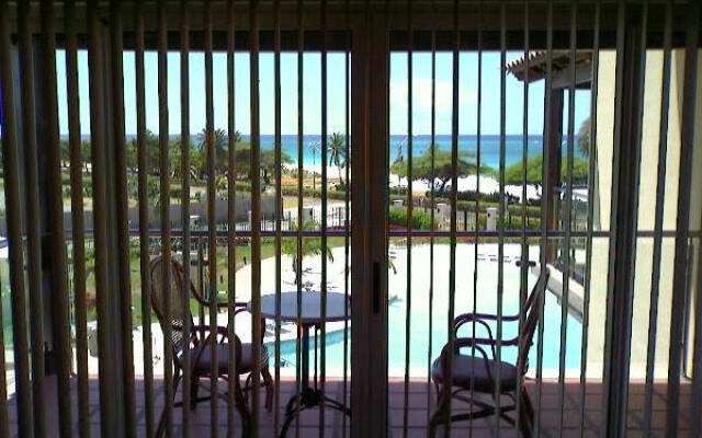 Deluxe Two-bedroom Condo - Pri 8497