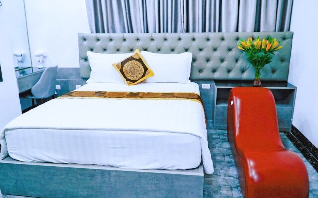 Grad Queen Hotel 2  Ha Dong