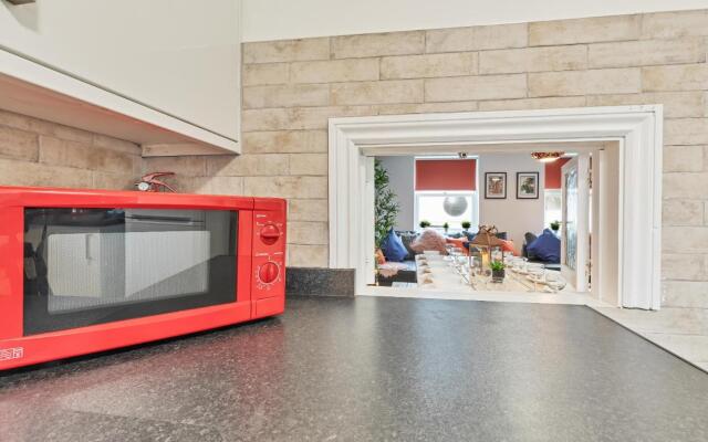 Seabright Townhouse | By My Getaways | Parking for one car