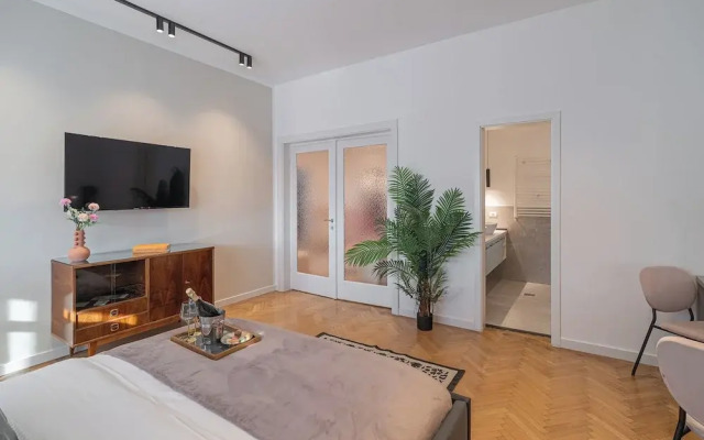Vibrant & Spacious 3BR Condos on Amzei