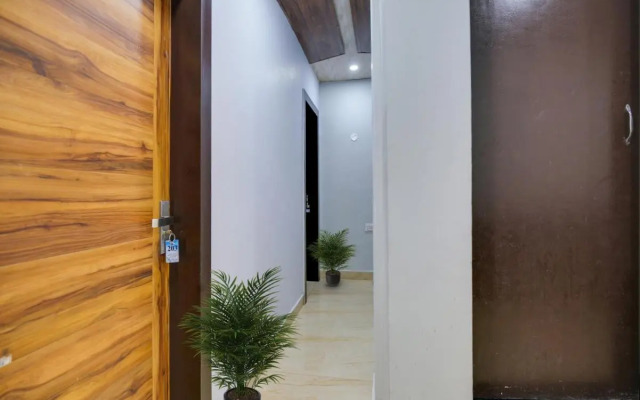 OYO Flagship 80706 Hotel Crown