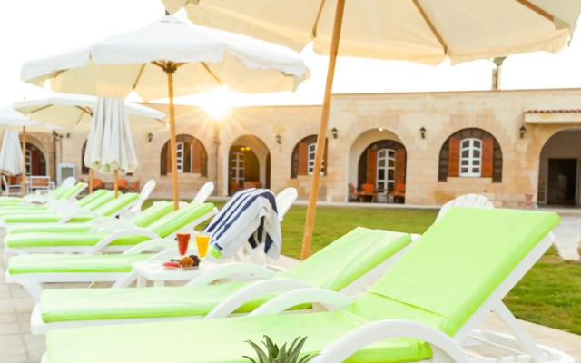 Golden Lake Marina Hotel