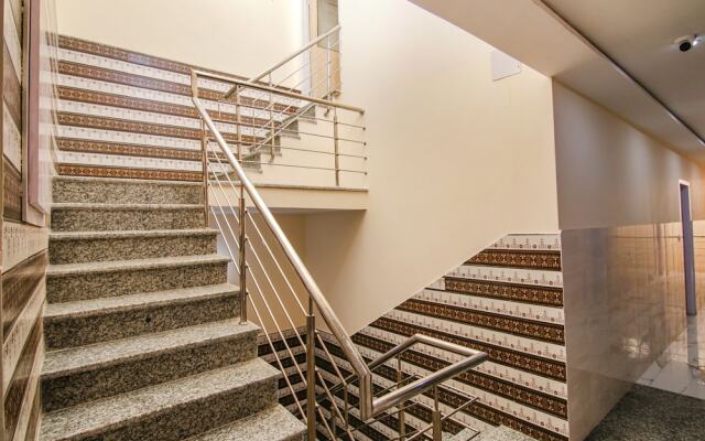 Fabhotel Hari Residency