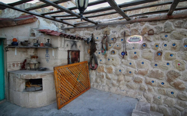 Patisca Cave House
