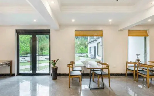 Jixi Xiaoyuan Homestay (Anji Longwangshan Drifting Store)