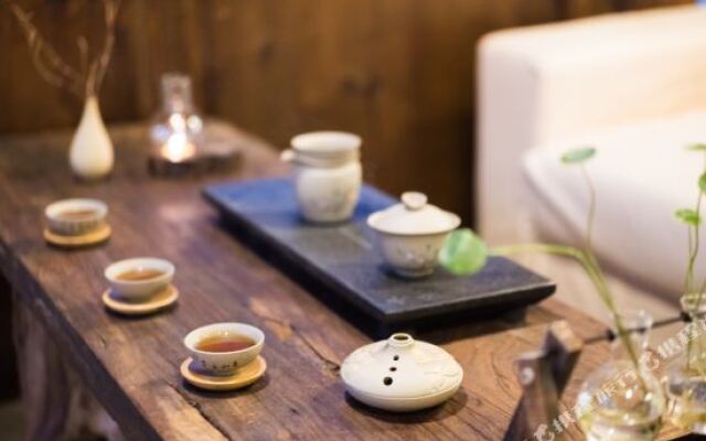 Lijiang Yunjin Yaju Courtyard Hotel