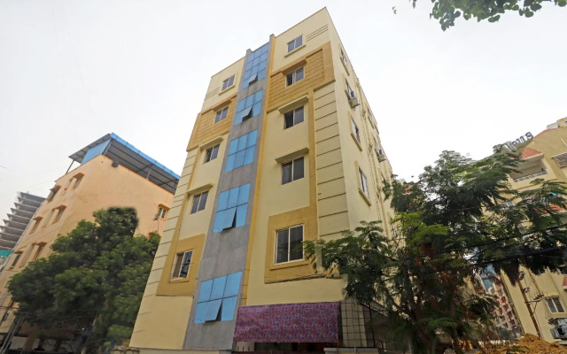 Oyo 80590 Sri Sudharshana Sai Luxury Rooms